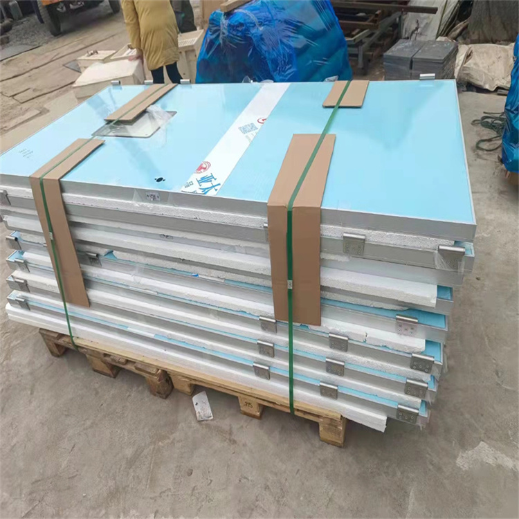 汕头工业防护先锋：定制化铅门解决方案全解析