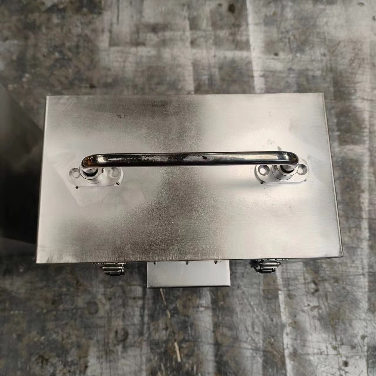 汕头铅箱：辐射安全的坚固堡垒